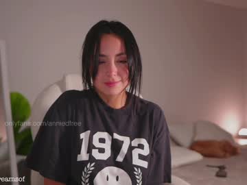 webcam girl annie_dreams live cam image #12775142