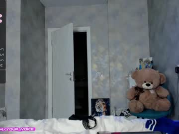 webcam girl your__voice live cam image #7551855