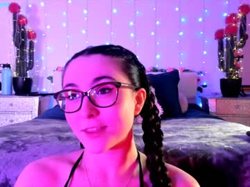 webcam girl littlee33 live cam image #1295197