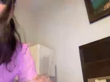 webcam girl gia_is_horny live cam image #8124977