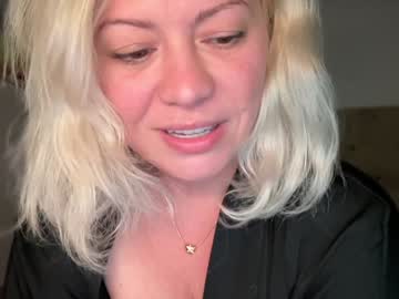 webcam girl kiradivine live cam image #12495229