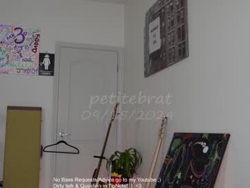 webcam girl petitebrat live cam image #10507621