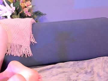 webcam girl littlee33 live cam image #3143916