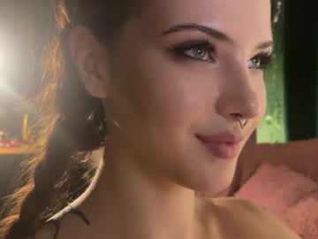 webcam girl bmwm5f90 live cam image #13007793