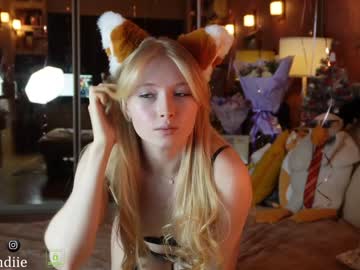 webcam girl bestblondiiecb live cam image #8416356