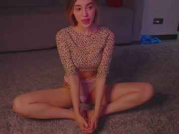 webcam girl angella_kleee live cam image #4121501