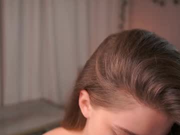 webcam girl little_poetry live cam image #12182919
