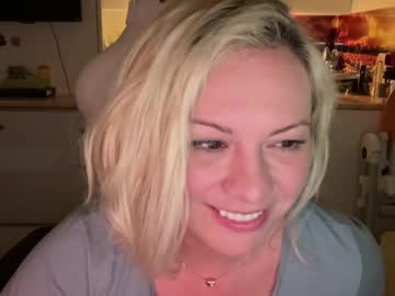 webcam girl kiradivine live cam image #5979499