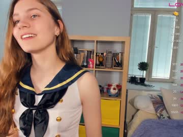webcam girl youne_and_beautiful live cam image #5782846