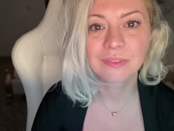 webcam girl kiradivine live cam image #12305211