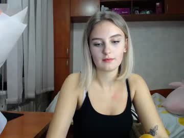 webcam girl melena_shy live cam image #261450