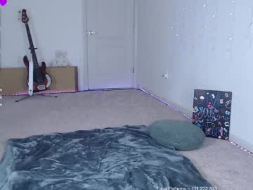 webcam girl petitebrat live cam image #12246562