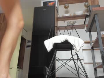 webcam girl melon_mussy live cam image #7171185