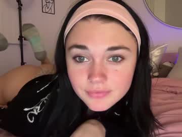 webcam girl queencassidyy live cam image #11270160