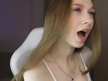 webcam girl alisaa_01 live cam image #10511323