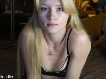 webcam girl bestblondiiecb live cam image #10148456