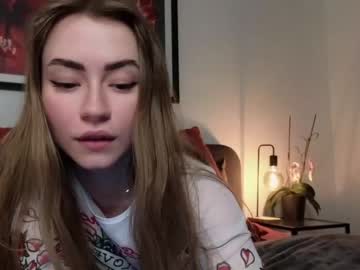 webcam girl strawberryjamx live cam image #8131112