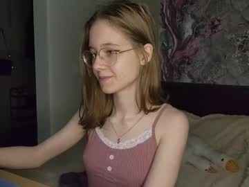 webcam girl lowress live cam image #12081224