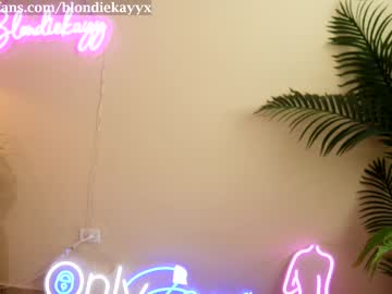 webcam girl blondiekayy live cam image #1437065
