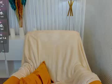 webcam girl lilla_cuties live cam image #10461910