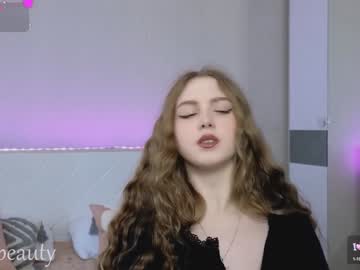 webcam girl small_blondee live cam image #12388499