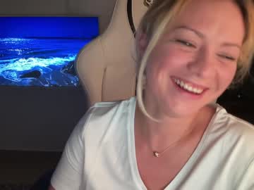 webcam girl kiradivine live cam image #3238295