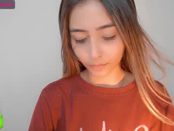 webcam girl gummy_bear7 live cam image #241548