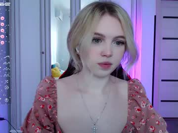 webcam girl small_blondee live cam image #5137325
