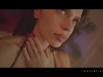 webcam girl lucieoude_ live cam image #4303622
