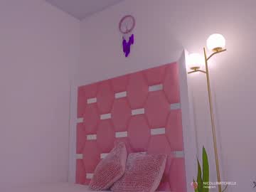 webcam girl nicolle_mitchelle live cam image #10277272