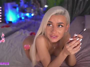 webcam girl serene_sophiex live cam image #9831883