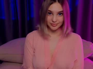 webcam girl angella_kleee live cam image #10700137