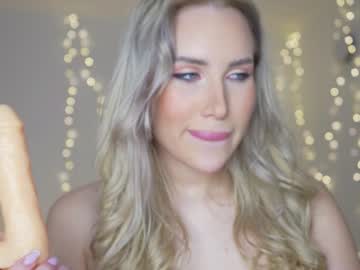 webcam girl pearl_blonde live cam image #1660220