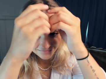 webcam girl melissakissaa live cam image #6803716