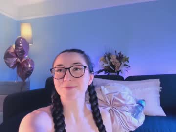 webcam girl littlee33 live cam image #10351267