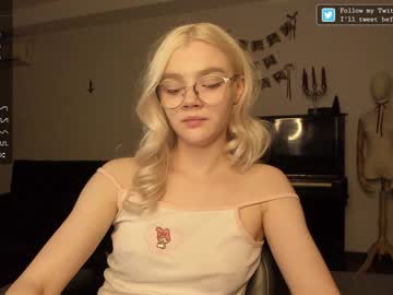 webcam girl allotropp live cam image #8130875
