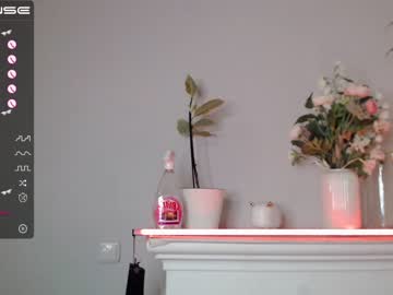 webcam girl small_blondee live cam image #3771903