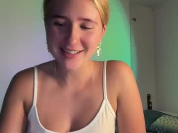 webcam girl itsssosierra live cam image #12076552