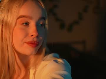 webcam girl mother__of__dragons live cam image #7688345