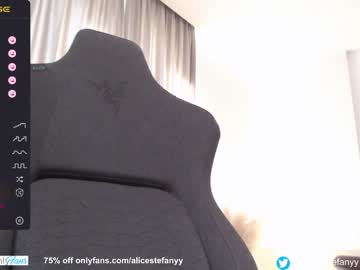 webcam girl smileyouarehere live cam image #7714450