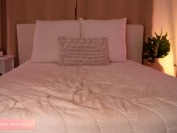 webcam girl blondiekayy live cam image #33220