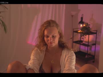webcam girl chillwithkira live cam image #2837610