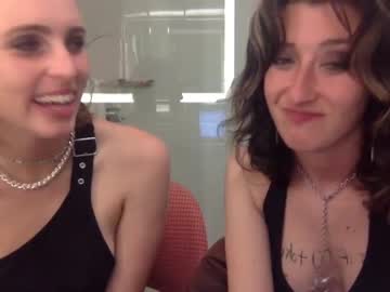 webcam girl sluttylilsister live cam image #5877584