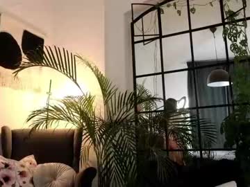 webcam girl strawberryjamx live cam image #8120597