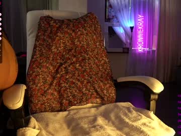 webcam girl kronniekray live cam image #3608052