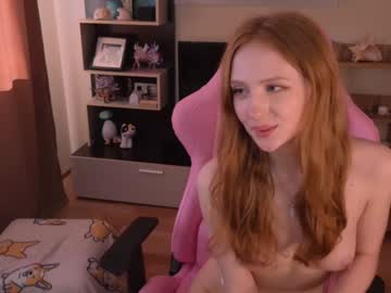 webcam girl plastic_beach live cam image #10505219