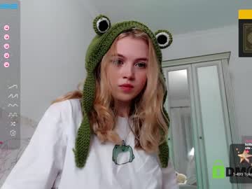 webcam girl small_blondee live cam image #4649416