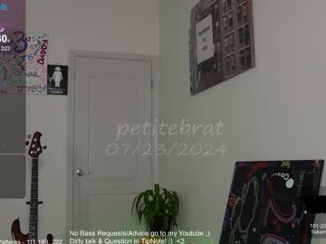 webcam girl petitebrat live cam image #10022101