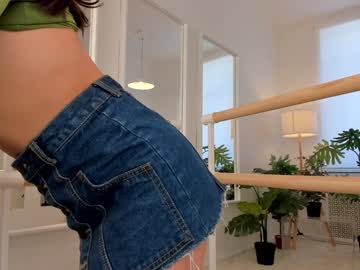 webcam girl emilia_dream live cam image #10336497