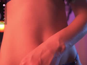 webcam girl lucie_beltran live cam image #10664490